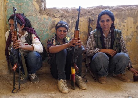 Donne curde combattenti, molto temute dall'IS. 'Donne coraggio'.